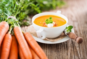Морковный суп-пюре с чесноком и тимьяном