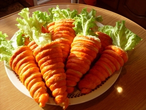 Салат «Морковка» со слоеным тестом