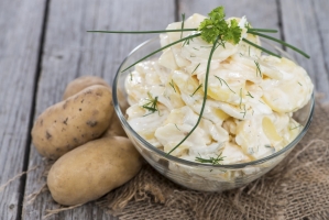Картофельный салат с грецким орехом и эстрагоном