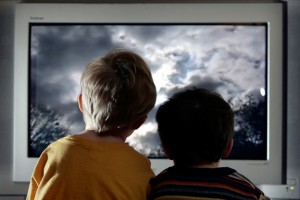 Как телевизор влияет на зрение ребенка