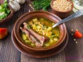 Гороховый суп на курином бульоне с копчеными свиными ребрышками