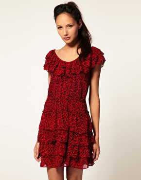 Маленькое красное платье весна 2012